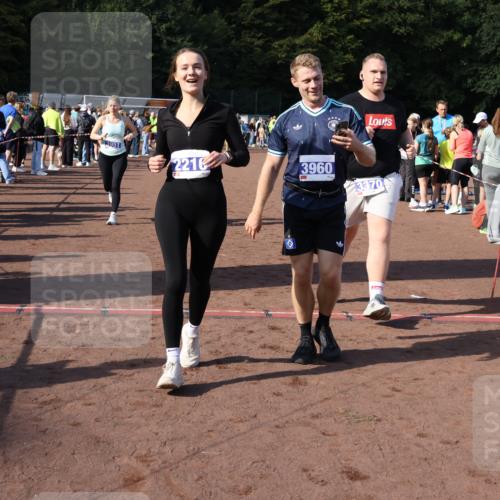 27.09.2026 - 35. Volkslauf durch das schöne Alstertal Strokosch-Dieckow http://msf.ph/oto/10582936 27.09.2026 11:31:52 Ziel 1417, 2216, 3214, 3370, 3951, 3960 meine-sportfotos.de