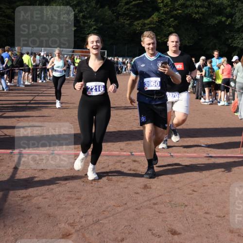 27.09.2026 - 35. Volkslauf durch das schöne Alstertal Strokosch-Dieckow http://msf.ph/oto/10582939 27.09.2026 11:31:51 Ziel 1417, 2216, 3214, 3370, 3951, 3960 meine-sportfotos.de