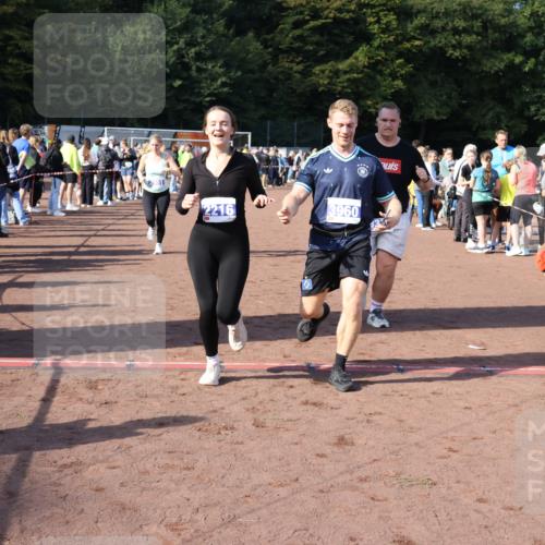 27.09.2026 - 35. Volkslauf durch das schöne Alstertal Strokosch-Dieckow http://msf.ph/oto/10582945 27.09.2026 11:31:51 Ziel 1417, 2216, 3214, 3370, 3951, 3960 meine-sportfotos.de