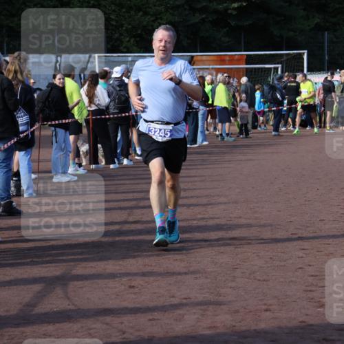 27.09.2026 - 35. Volkslauf durch das schöne Alstertal Strokosch-Dieckow http://msf.ph/oto/10582984 27.09.2026 11:31:31 Ziel 1424, 3245, 3400 meine-sportfotos.de