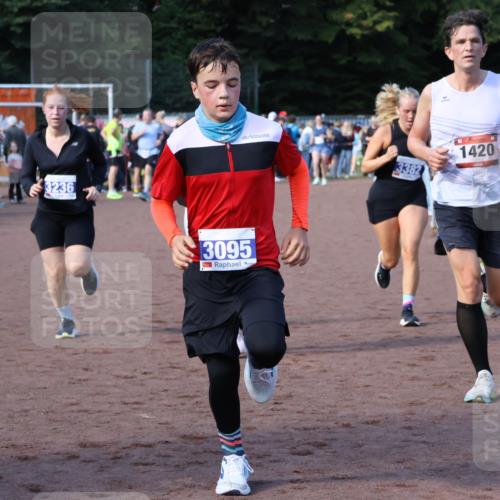 27.09.2026 - 35. Volkslauf durch das schöne Alstertal Strokosch-Dieckow http://msf.ph/oto/10582997 27.09.2026 11:31:20 Ziel 1420, 3095, 3236, 3350, 3382, 3955 meine-sportfotos.de