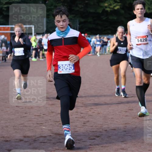 27.09.2026 - 35. Volkslauf durch das schöne Alstertal Strokosch-Dieckow http://msf.ph/oto/10582999 27.09.2026 11:31:20 Ziel 1420, 3095, 3236, 3350, 3382, 3955 meine-sportfotos.de