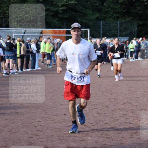 27.09.2026 - 35. Volkslauf durch das schöne Alstertal Strokosch-Dieckow http://msf.ph/oto/10583007 27.09.2026 11:31:15 Ziel 1420, 3095, 3119, 3141, 3236, 3350, 3382, 3955 meine-sportfotos.de