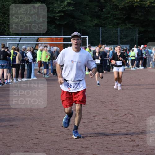 27.09.2026 - 35. Volkslauf durch das schöne Alstertal Strokosch-Dieckow http://msf.ph/oto/10583013 27.09.2026 11:31:15 Ziel 1420, 3095, 3119, 3141, 3236, 3350, 3382, 3955 meine-sportfotos.de