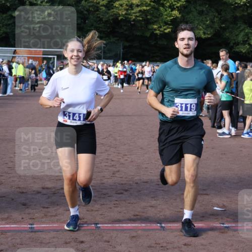 27.09.2026 - 35. Volkslauf durch das schöne Alstertal Strokosch-Dieckow http://msf.ph/oto/10583016 27.09.2026 11:31:11 Ziel 3119, 3141, 3172, 3350 meine-sportfotos.de