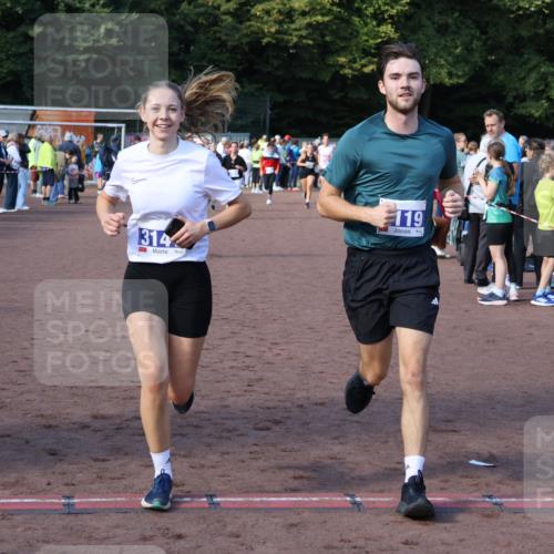 27.09.2026 - 35. Volkslauf durch das schöne Alstertal Strokosch-Dieckow http://msf.ph/oto/10583017 27.09.2026 11:31:11 Ziel 3119, 3141, 3172, 3350 meine-sportfotos.de