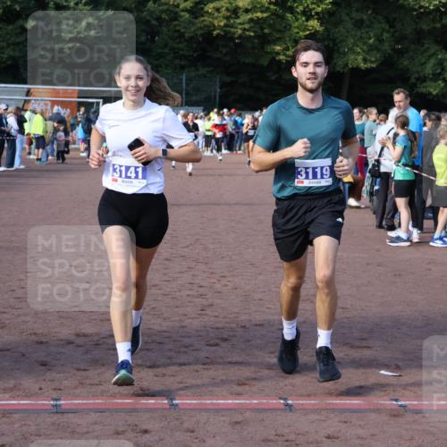 27.09.2026 - 35. Volkslauf durch das schöne Alstertal Strokosch-Dieckow http://msf.ph/oto/10583019 27.09.2026 11:31:11 Ziel 3119, 3141, 3172, 3350 meine-sportfotos.de