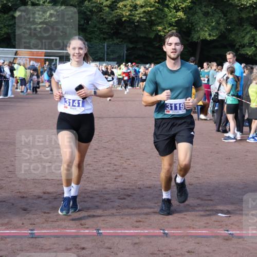 27.09.2026 - 35. Volkslauf durch das schöne Alstertal Strokosch-Dieckow http://msf.ph/oto/10583020 27.09.2026 11:31:11 Ziel 3119, 3141, 3172, 3350 meine-sportfotos.de