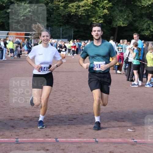 27.09.2026 - 35. Volkslauf durch das schöne Alstertal Strokosch-Dieckow http://msf.ph/oto/10583023 27.09.2026 11:31:11 Ziel 3119, 3141, 3172, 3350 meine-sportfotos.de