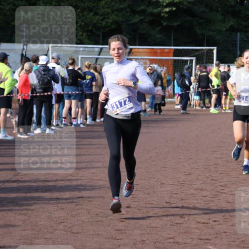 27.09.2026 - 35. Volkslauf durch das schöne Alstertal Strokosch-Dieckow http://msf.ph/oto/10583030 27.09.2026 11:31:08 Ziel 3119, 3141, 3172, 3350 meine-sportfotos.de