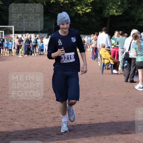 27.09.2026 - 35. Volkslauf durch das schöne Alstertal Strokosch-Dieckow http://msf.ph/oto/10583047 27.09.2026 11:30:47 Ziel 3219 meine-sportfotos.de