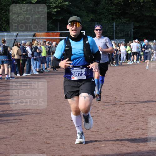 27.09.2026 - 35. Volkslauf durch das schöne Alstertal Strokosch-Dieckow http://msf.ph/oto/10583065 27.09.2026 11:30:38 Ziel 1415, 3063, 3972 meine-sportfotos.de