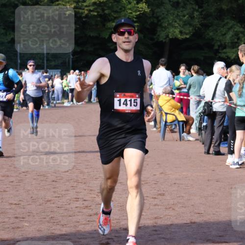 27.09.2026 - 35. Volkslauf durch das schöne Alstertal Strokosch-Dieckow http://msf.ph/oto/10583073 27.09.2026 11:30:36 Ziel 1415, 3063, 3972 meine-sportfotos.de
