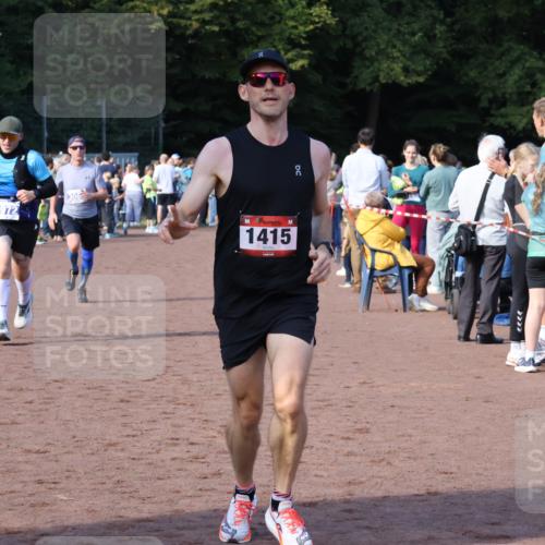 27.09.2026 - 35. Volkslauf durch das schöne Alstertal Strokosch-Dieckow http://msf.ph/oto/10583074 27.09.2026 11:30:36 Ziel 1415, 3063, 3972 meine-sportfotos.de