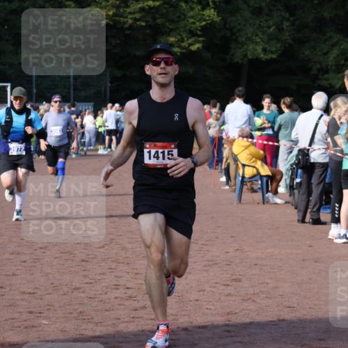 27.09.2026 - 35. Volkslauf durch das schöne Alstertal Strokosch-Dieckow http://msf.ph/oto/10583077 27.09.2026 11:30:36 Ziel 1415, 3063, 3972 meine-sportfotos.de