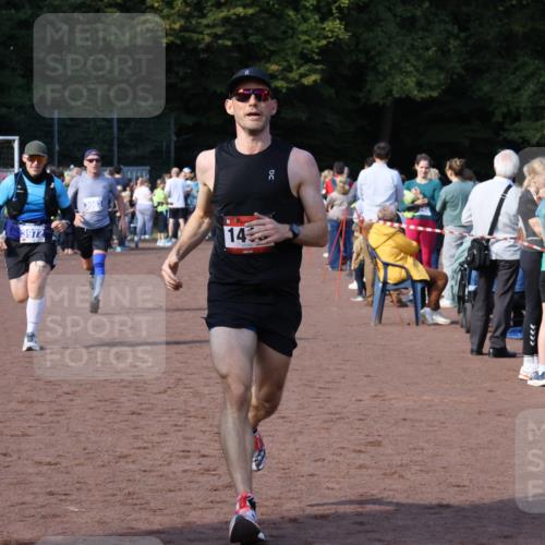 27.09.2026 - 35. Volkslauf durch das schöne Alstertal Strokosch-Dieckow http://msf.ph/oto/10583078 27.09.2026 11:30:36 Ziel 1415, 3063, 3972 meine-sportfotos.de