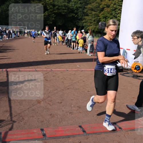 27.09.2026 - 35. Volkslauf durch das schöne Alstertal Strokosch-Dieckow http://msf.ph/oto/10583110 27.09.2026 11:30:04 Ziel 1414, 3142, 3329, 3347, 3395 meine-sportfotos.de