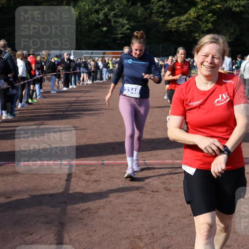 27.09.2026 - 35. Volkslauf durch das schöne Alstertal Strokosch-Dieckow http://msf.ph/oto/10583122 27.09.2026 11:29:59 Ziel 1414, 3020, 3142, 3250, 3347, 3348, 3395, 3985 meine-sportfotos.de