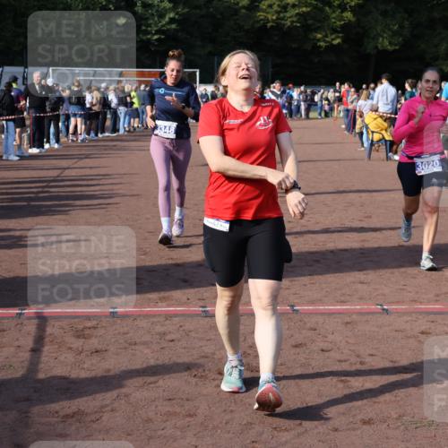 27.09.2026 - 35. Volkslauf durch das schöne Alstertal Strokosch-Dieckow http://msf.ph/oto/10583125 27.09.2026 11:29:57 Ziel 3020, 3142, 3250, 3348, 3395, 3411, 3985 meine-sportfotos.de