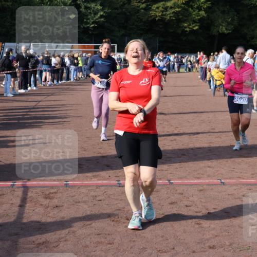 27.09.2026 - 35. Volkslauf durch das schöne Alstertal Strokosch-Dieckow http://msf.ph/oto/10583129 27.09.2026 11:29:57 Ziel 3020, 3142, 3250, 3348, 3395, 3411, 3985 meine-sportfotos.de