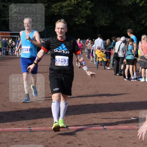 27.09.2026 - 35. Volkslauf durch das schöne Alstertal Strokosch-Dieckow http://msf.ph/oto/10583131 27.09.2026 11:29:51 Ziel 3020, 3250, 3253, 3263, 3348, 3411, 3413, 3985 meine-sportfotos.de