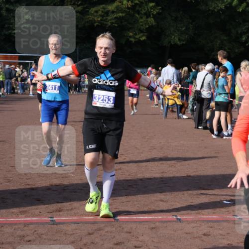 27.09.2026 - 35. Volkslauf durch das schöne Alstertal Strokosch-Dieckow http://msf.ph/oto/10583135 27.09.2026 11:29:51 Ziel 3020, 3250, 3253, 3263, 3348, 3411, 3413, 3985 meine-sportfotos.de