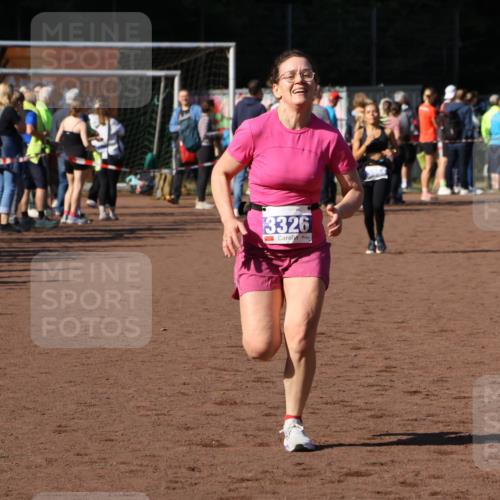 27.09.2026 - 35. Volkslauf durch das schöne Alstertal Strokosch-Dieckow http://msf.ph/oto/10583148 27.09.2026 11:27:04 Ziel 3326, 3977 meine-sportfotos.de