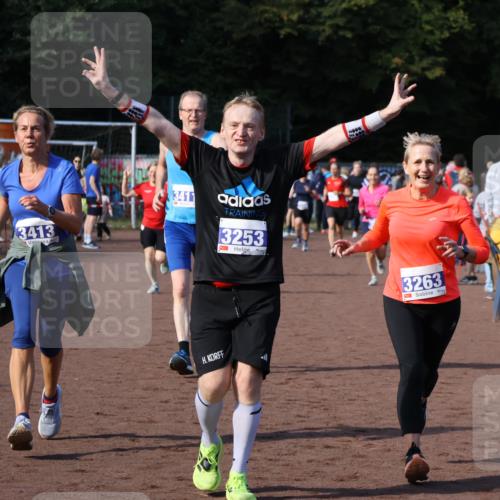 27.09.2026 - 35. Volkslauf durch das schöne Alstertal Strokosch-Dieckow http://msf.ph/oto/10583150 27.09.2026 11:29:49 Ziel 3012, 3020, 3241, 3253, 3263, 3411, 3413, 3985 meine-sportfotos.de