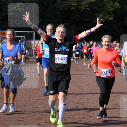 27.09.2026 - 35. Volkslauf durch das schöne Alstertal Strokosch-Dieckow http://msf.ph/oto/10583151 27.09.2026 11:29:49 Ziel 3012, 3020, 3241, 3253, 3263, 3411, 3413, 3985 meine-sportfotos.de