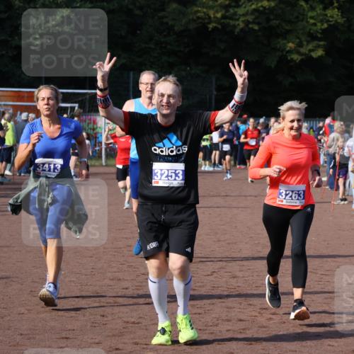 27.09.2026 - 35. Volkslauf durch das schöne Alstertal Strokosch-Dieckow http://msf.ph/oto/10583156 27.09.2026 11:29:49 Ziel 3012, 3020, 3241, 3253, 3263, 3411, 3413, 3985 meine-sportfotos.de