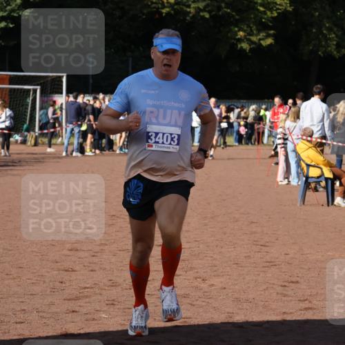 27.09.2026 - 35. Volkslauf durch das schöne Alstertal Strokosch-Dieckow http://msf.ph/oto/10583177 27.09.2026 11:26:56 Ziel 3396, 3403 meine-sportfotos.de