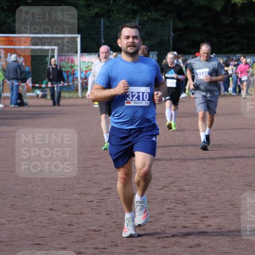 27.09.2026 - 35. Volkslauf durch das schöne Alstertal Strokosch-Dieckow http://msf.ph/oto/10583179 27.09.2026 11:29:40 Ziel 3012, 3061, 3210, 3241, 3281 meine-sportfotos.de