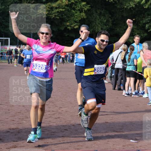 27.09.2026 - 35. Volkslauf durch das schöne Alstertal Strokosch-Dieckow http://msf.ph/oto/10583188 27.09.2026 11:29:35 Ziel 1413, 3061, 3210, 3281, 3328, 3990, 3992 meine-sportfotos.de