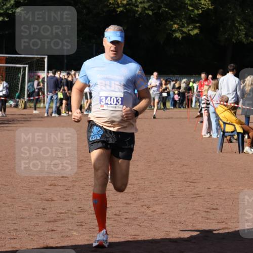 27.09.2026 - 35. Volkslauf durch das schöne Alstertal Strokosch-Dieckow http://msf.ph/oto/10583193 27.09.2026 11:26:56 Ziel 3396, 3403 meine-sportfotos.de