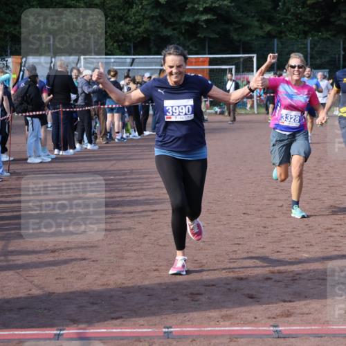 27.09.2026 - 35. Volkslauf durch das schöne Alstertal Strokosch-Dieckow http://msf.ph/oto/10583205 27.09.2026 11:29:34 Ziel 1413, 3061, 3210, 3328, 3409, 3990, 3992 meine-sportfotos.de