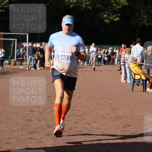 27.09.2026 - 35. Volkslauf durch das schöne Alstertal Strokosch-Dieckow http://msf.ph/oto/10583207 27.09.2026 11:26:56 Ziel 3396, 3403 meine-sportfotos.de