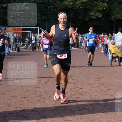 27.09.2026 - 35. Volkslauf durch das schöne Alstertal Strokosch-Dieckow http://msf.ph/oto/10583217 27.09.2026 11:29:32 Ziel 1413, 3061, 3328, 3409, 3990, 3992 meine-sportfotos.de