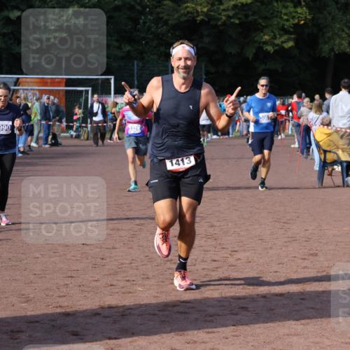 27.09.2026 - 35. Volkslauf durch das schöne Alstertal Strokosch-Dieckow http://msf.ph/oto/10583218 27.09.2026 11:29:32 Ziel 1413, 3061, 3328, 3409, 3990, 3992 meine-sportfotos.de