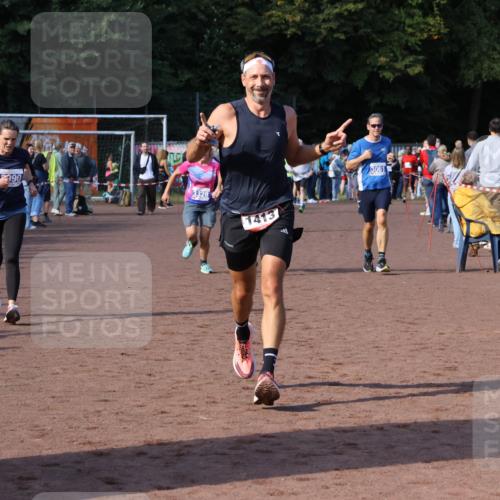 27.09.2026 - 35. Volkslauf durch das schöne Alstertal Strokosch-Dieckow http://msf.ph/oto/10583221 27.09.2026 11:29:31 Ziel 1413, 3061, 3328, 3409, 3990, 3992 meine-sportfotos.de