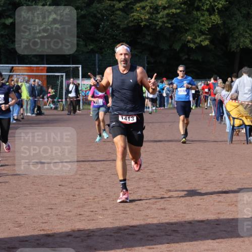 27.09.2026 - 35. Volkslauf durch das schöne Alstertal Strokosch-Dieckow http://msf.ph/oto/10583226 27.09.2026 11:29:31 Ziel 1413, 3061, 3328, 3409, 3990, 3992 meine-sportfotos.de