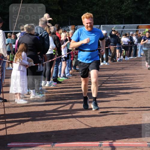 27.09.2026 - 35. Volkslauf durch das schöne Alstertal Strokosch-Dieckow http://msf.ph/oto/10583227 27.09.2026 11:29:29 Ziel 1413, 3061, 3091, 3237, 3328, 3409, 3990, 3992 meine-sportfotos.de