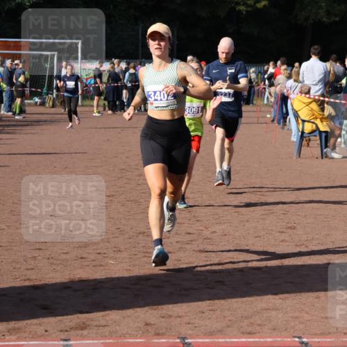 27.09.2026 - 35. Volkslauf durch das schöne Alstertal Strokosch-Dieckow http://msf.ph/oto/10583235 27.09.2026 11:29:24 Ziel 1413, 3091, 3237, 3402, 3409 meine-sportfotos.de