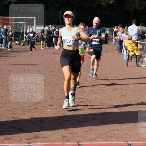 27.09.2026 - 35. Volkslauf durch das schöne Alstertal Strokosch-Dieckow http://msf.ph/oto/10583236 27.09.2026 11:29:24 Ziel 1413, 3091, 3237, 3402, 3409 meine-sportfotos.de