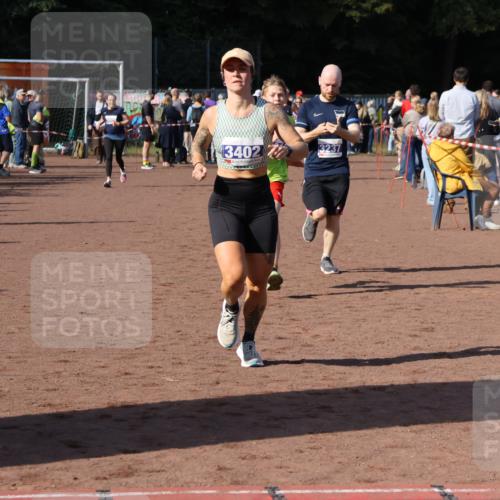 27.09.2026 - 35. Volkslauf durch das schöne Alstertal Strokosch-Dieckow http://msf.ph/oto/10583238 27.09.2026 11:29:24 Ziel 1413, 3091, 3237, 3402, 3409 meine-sportfotos.de