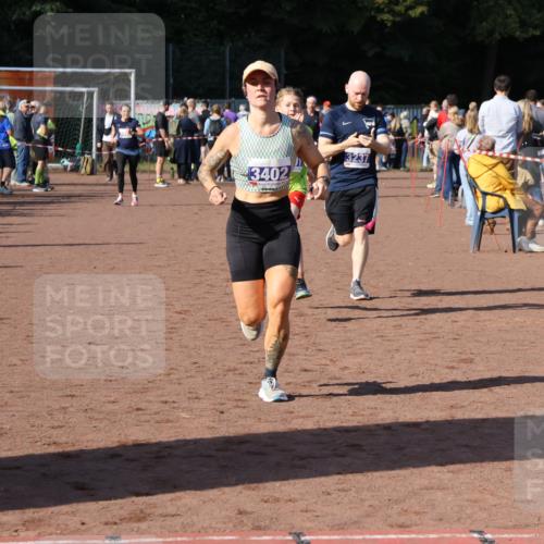 27.09.2026 - 35. Volkslauf durch das schöne Alstertal Strokosch-Dieckow http://msf.ph/oto/10583239 27.09.2026 11:29:24 Ziel 1413, 3091, 3237, 3402, 3409 meine-sportfotos.de