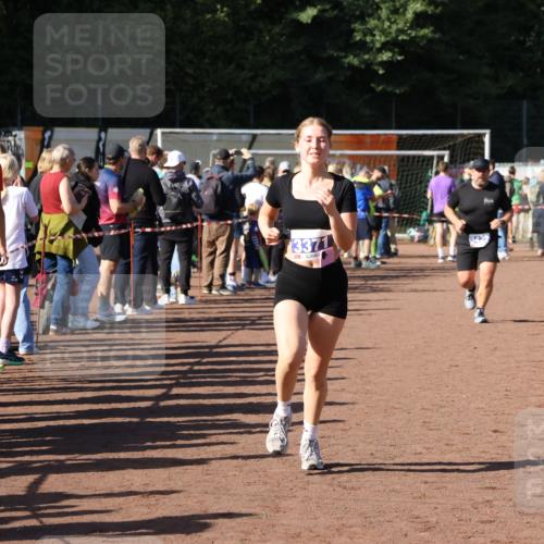 27.09.2026 - 35. Volkslauf durch das schöne Alstertal Strokosch-Dieckow http://msf.ph/oto/10583253 27.09.2026 11:29:10 Ziel 3190, 3371, 3422 meine-sportfotos.de