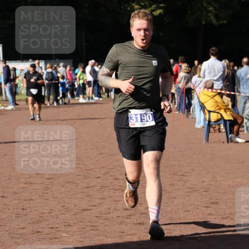27.09.2026 - 35. Volkslauf durch das schöne Alstertal Strokosch-Dieckow http://msf.ph/oto/10583255 27.09.2026 11:29:06 Ziel 3145, 3190, 3371 meine-sportfotos.de