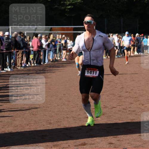 27.09.2026 - 35. Volkslauf durch das schöne Alstertal Strokosch-Dieckow http://msf.ph/oto/10583280 27.09.2026 11:26:50 Ziel 1411, 3157, 3396, 3403, 3958 meine-sportfotos.de