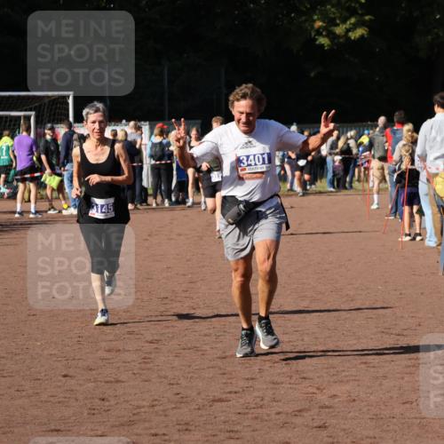 27.09.2026 - 35. Volkslauf durch das schöne Alstertal Strokosch-Dieckow http://msf.ph/oto/10583283 27.09.2026 11:28:58 Ziel 3145, 3190, 3401, 3424 meine-sportfotos.de