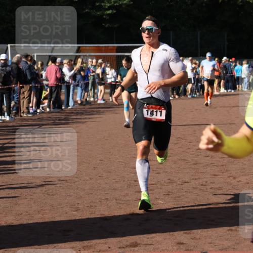 27.09.2026 - 35. Volkslauf durch das schöne Alstertal Strokosch-Dieckow http://msf.ph/oto/10583295 27.09.2026 11:26:50 Ziel 1411, 3157, 3396, 3403, 3958 meine-sportfotos.de